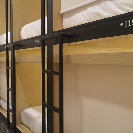 พีโอดี เฮาส์ มากัสซาร์ Hostel มากาซาร์ ภายนอก รูปภาพ