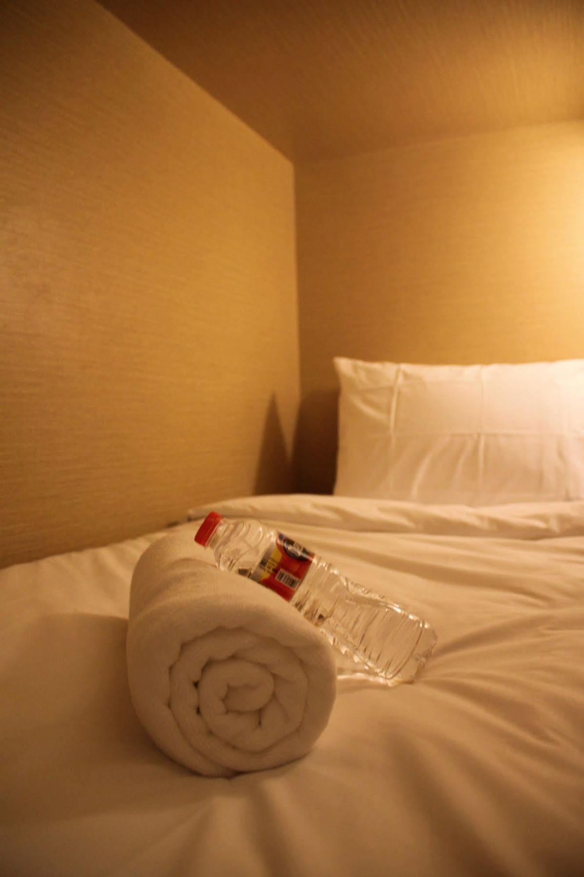 พีโอดี เฮาส์ มากัสซาร์ Hostel มากาซาร์ ภายนอก รูปภาพ